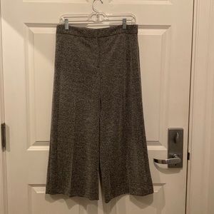 Ann Taylor wide leg cropped pant in Black